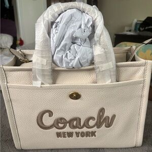 Coach Cargo Tote in Pebble Leather color chalk